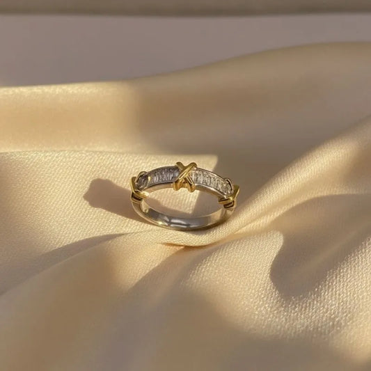 Gold-Plated Band Ring with baguette-cut diamonds