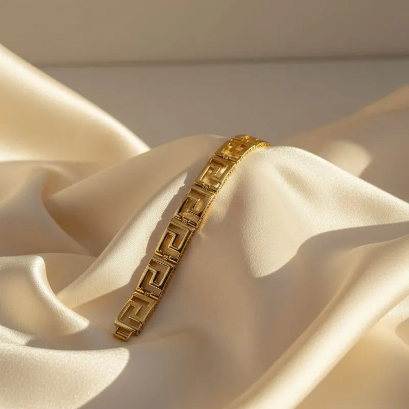 سوار مطلي بالذهب بتصميم المفتاح اليوناني